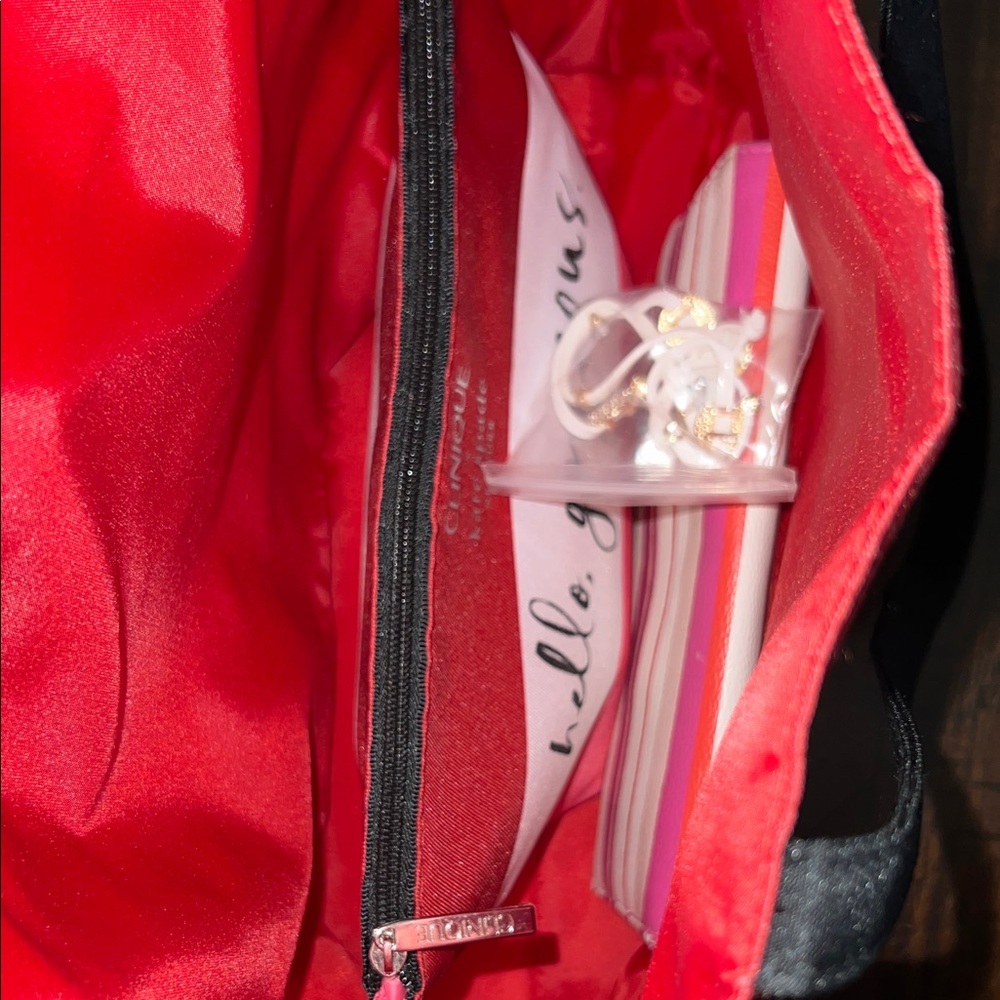 Clinique x Kate Spade Red and White Tote Set - Picture 9 of 9